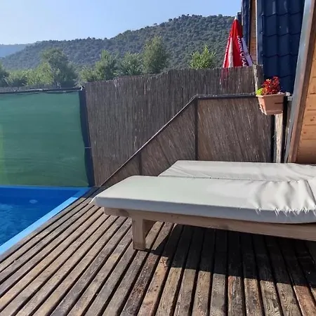 מלון Bungalows The Araz Truzim *